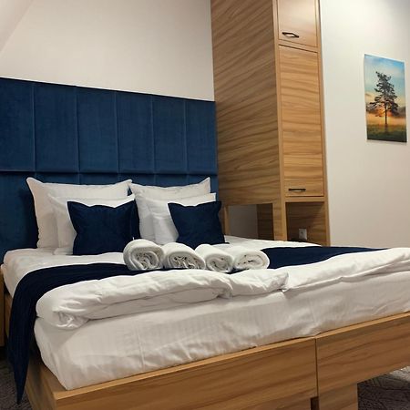 Piramida Aparthotel Болеславец Екстериор снимка