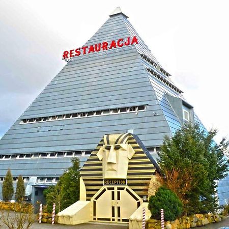Piramida Aparthotel Болеславец Екстериор снимка