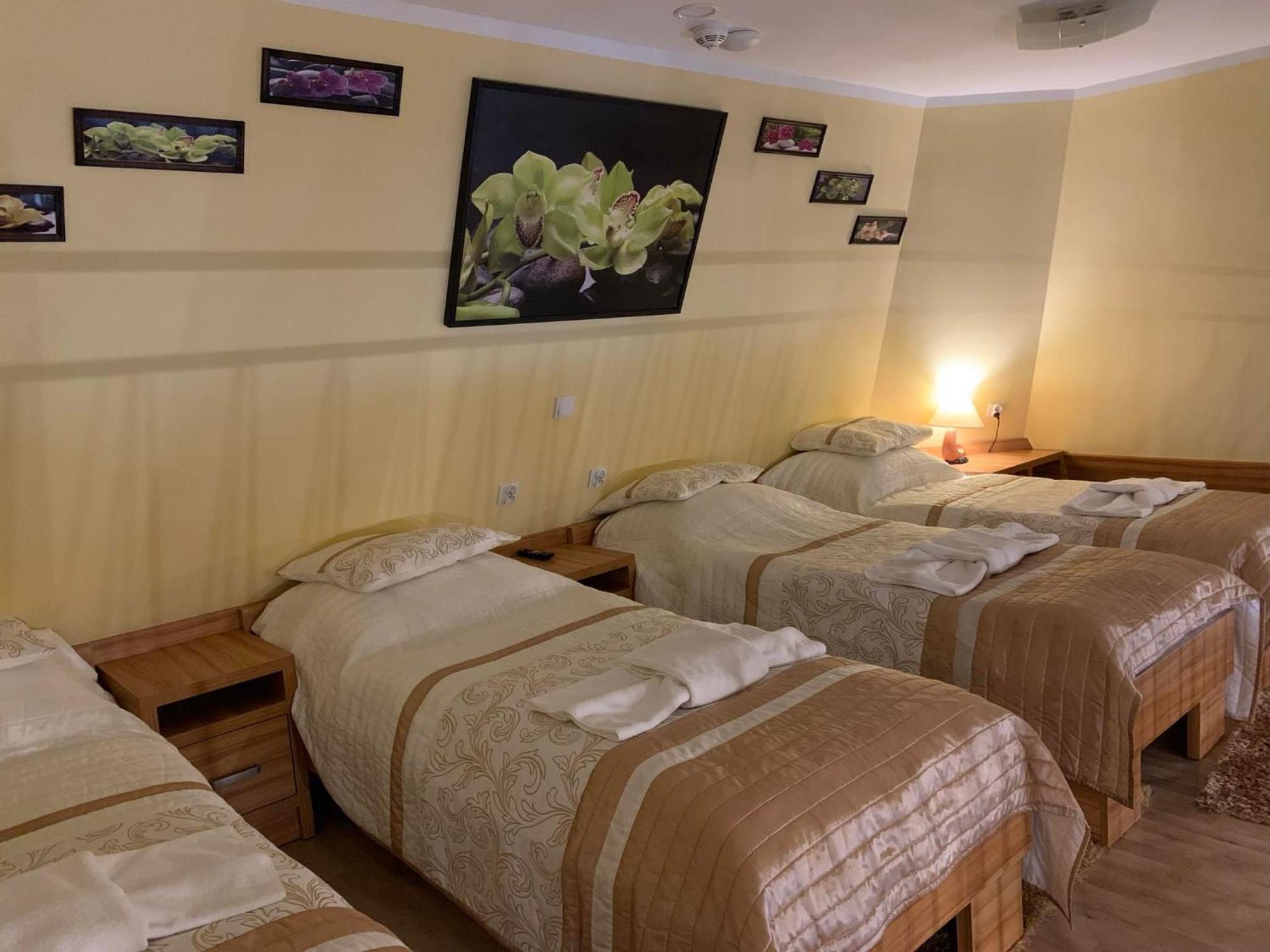 Piramida Aparthotel Болеславец Екстериор снимка