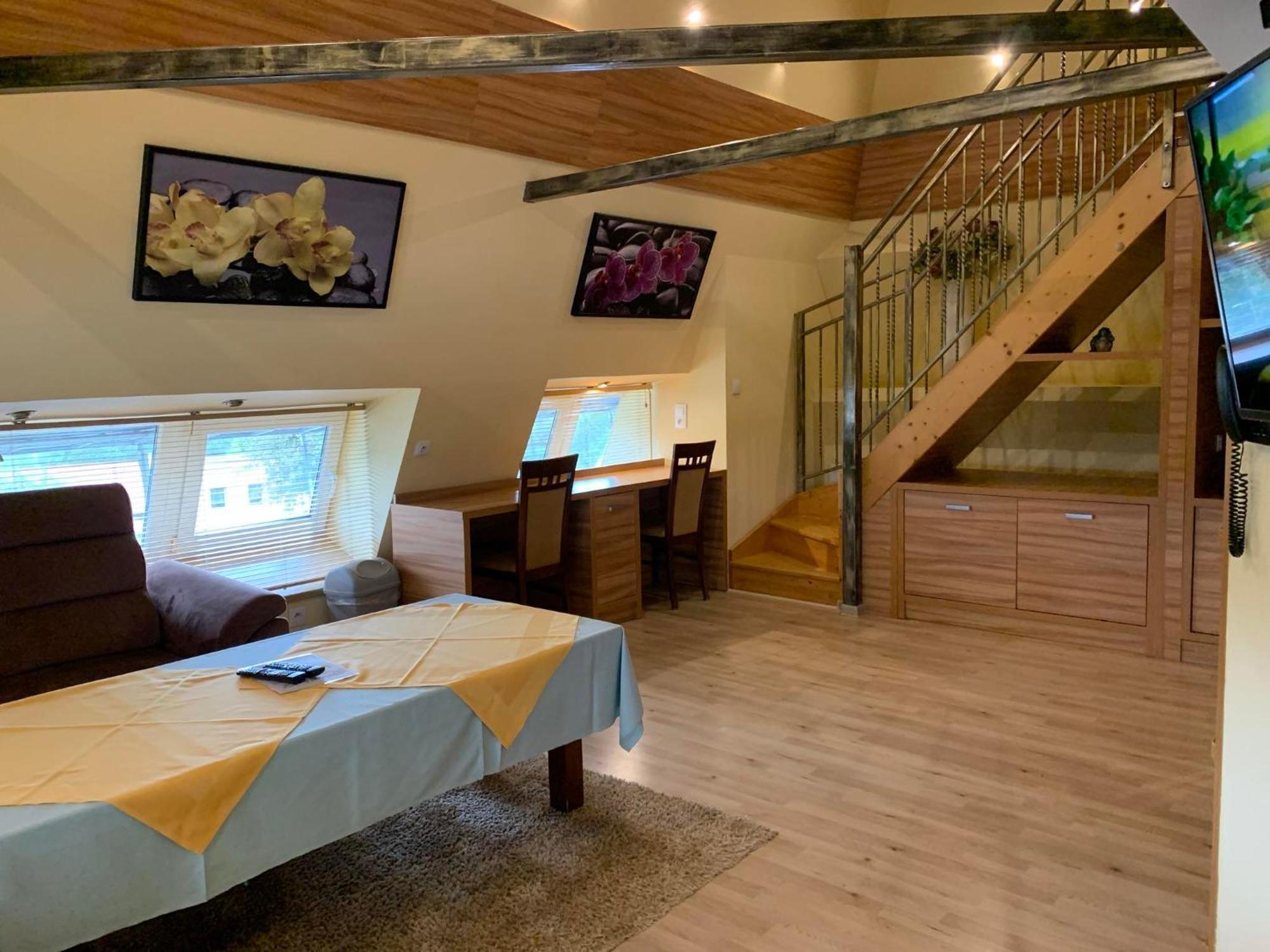 Piramida Aparthotel Болеславец Екстериор снимка