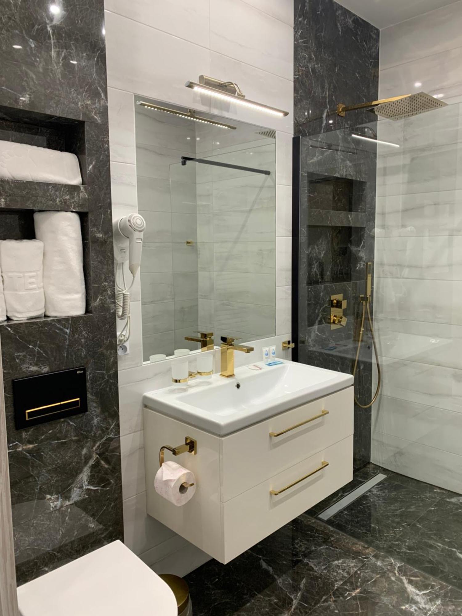 Piramida Aparthotel Болеславец Екстериор снимка