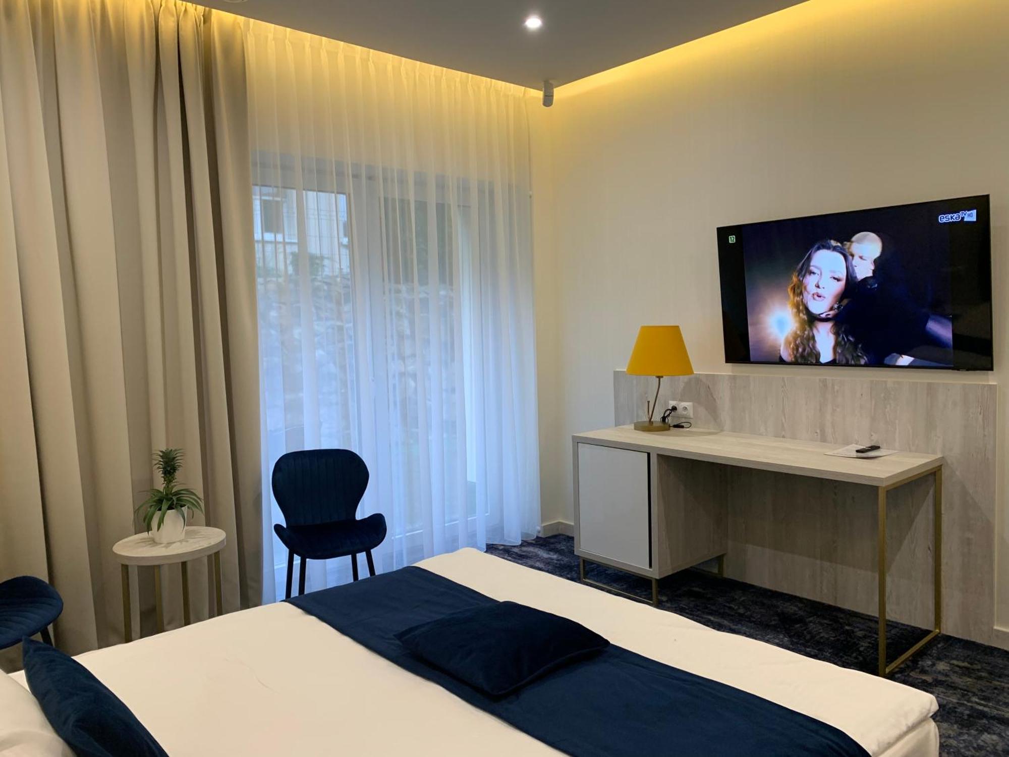 Piramida Aparthotel Болеславец Екстериор снимка
