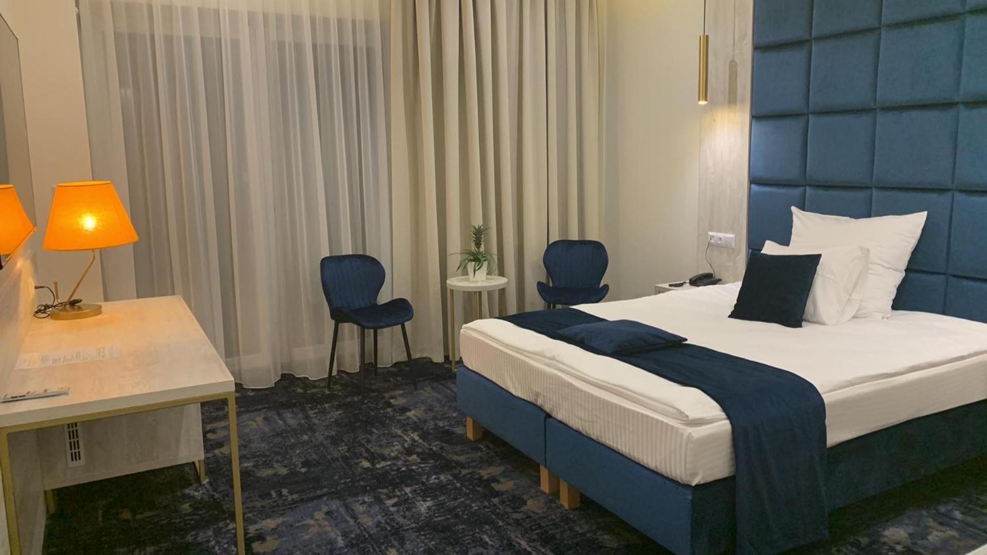Piramida Aparthotel Болеславец Екстериор снимка