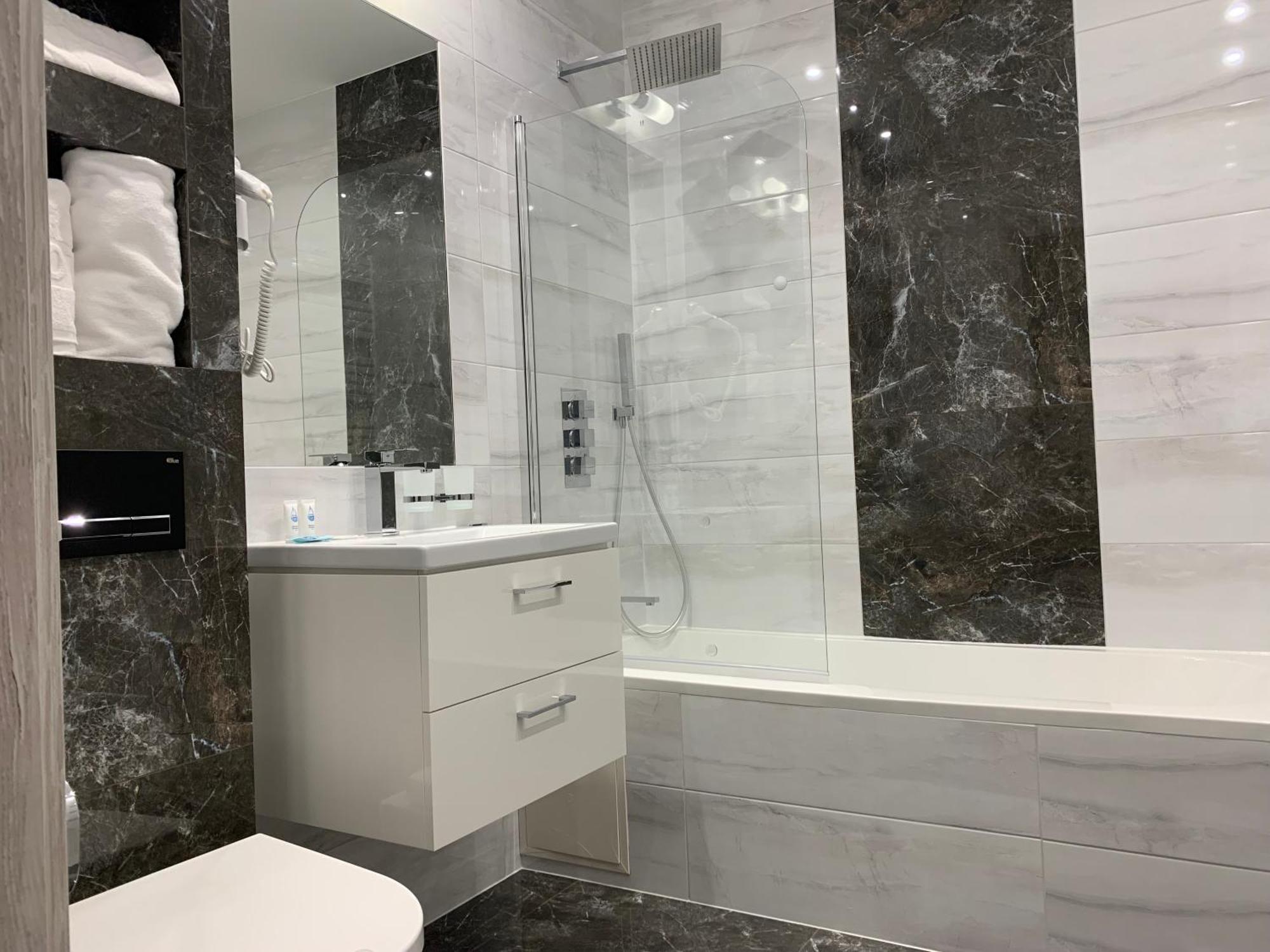 Piramida Aparthotel Болеславец Екстериор снимка