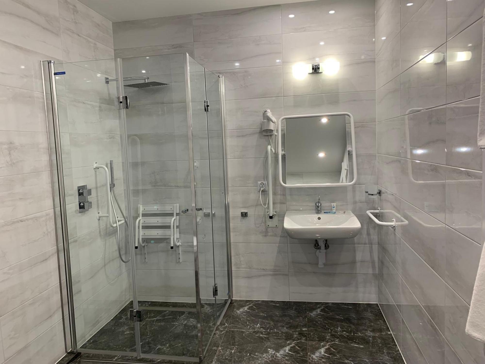 Piramida Aparthotel Болеславец Екстериор снимка