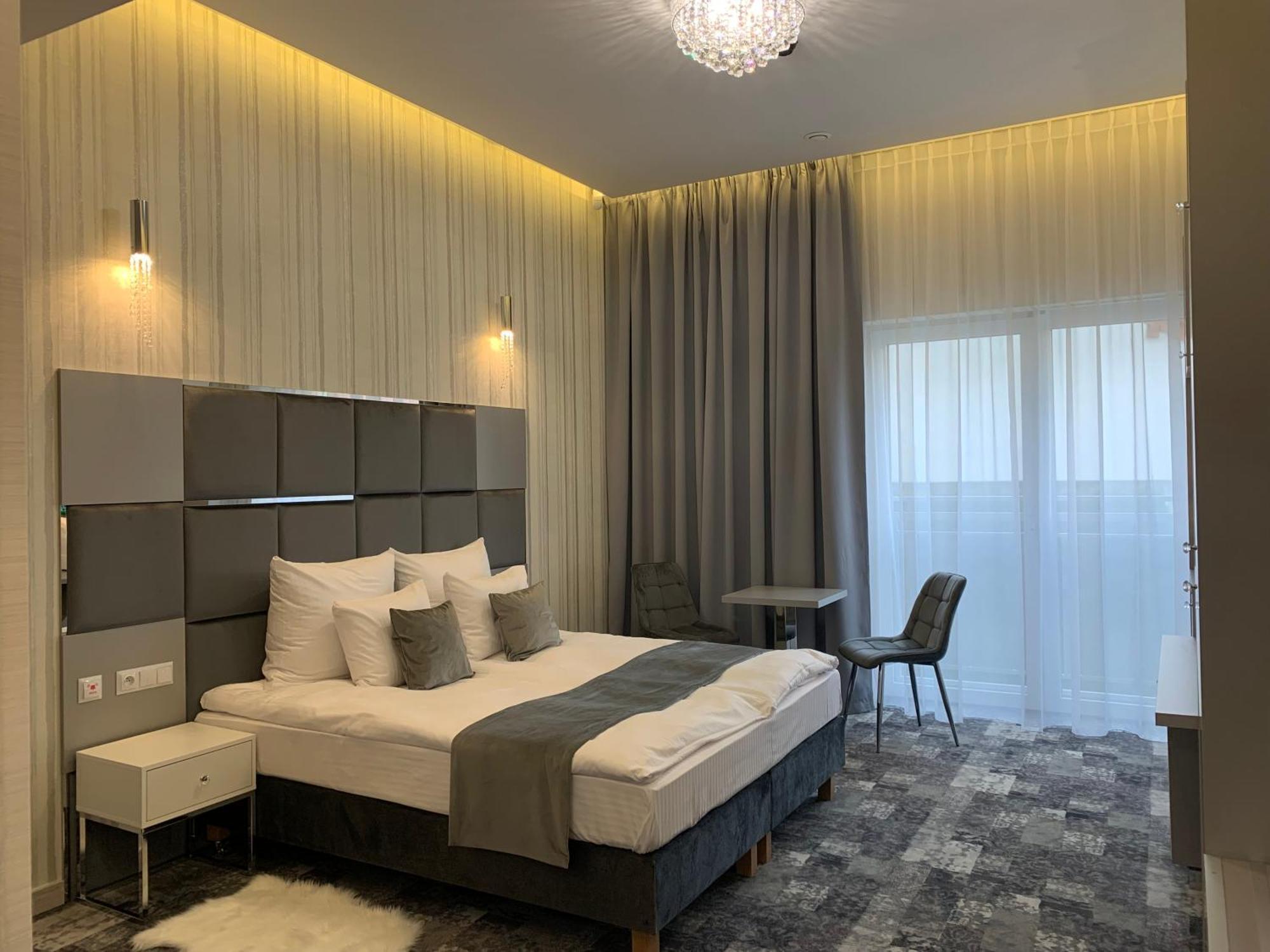 Piramida Aparthotel Болеславец Екстериор снимка