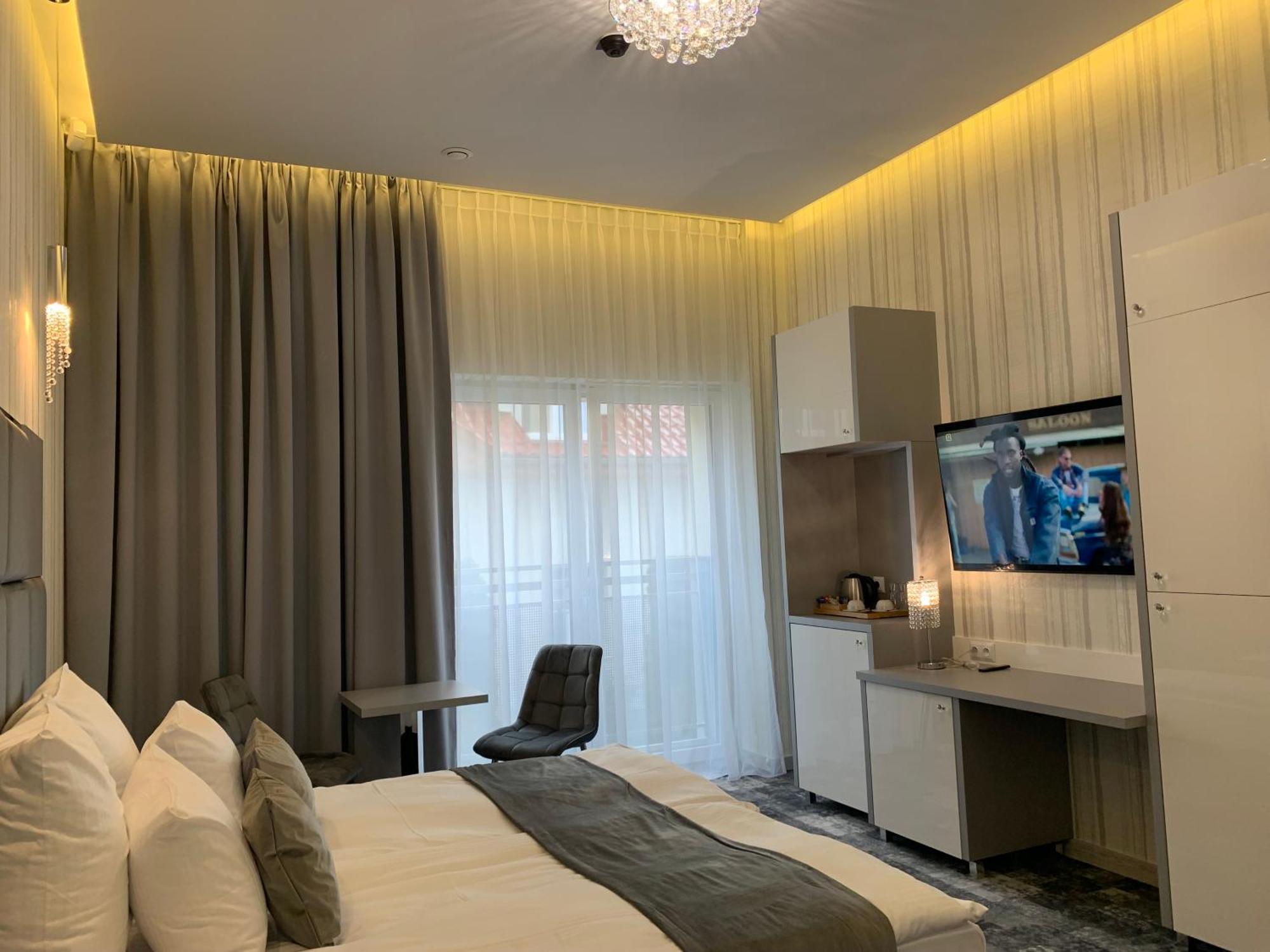 Piramida Aparthotel Болеславец Екстериор снимка