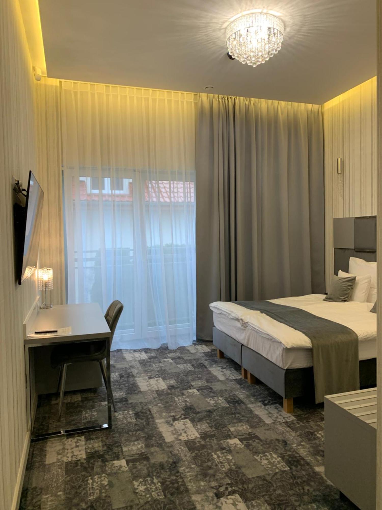 Piramida Aparthotel Болеславец Екстериор снимка