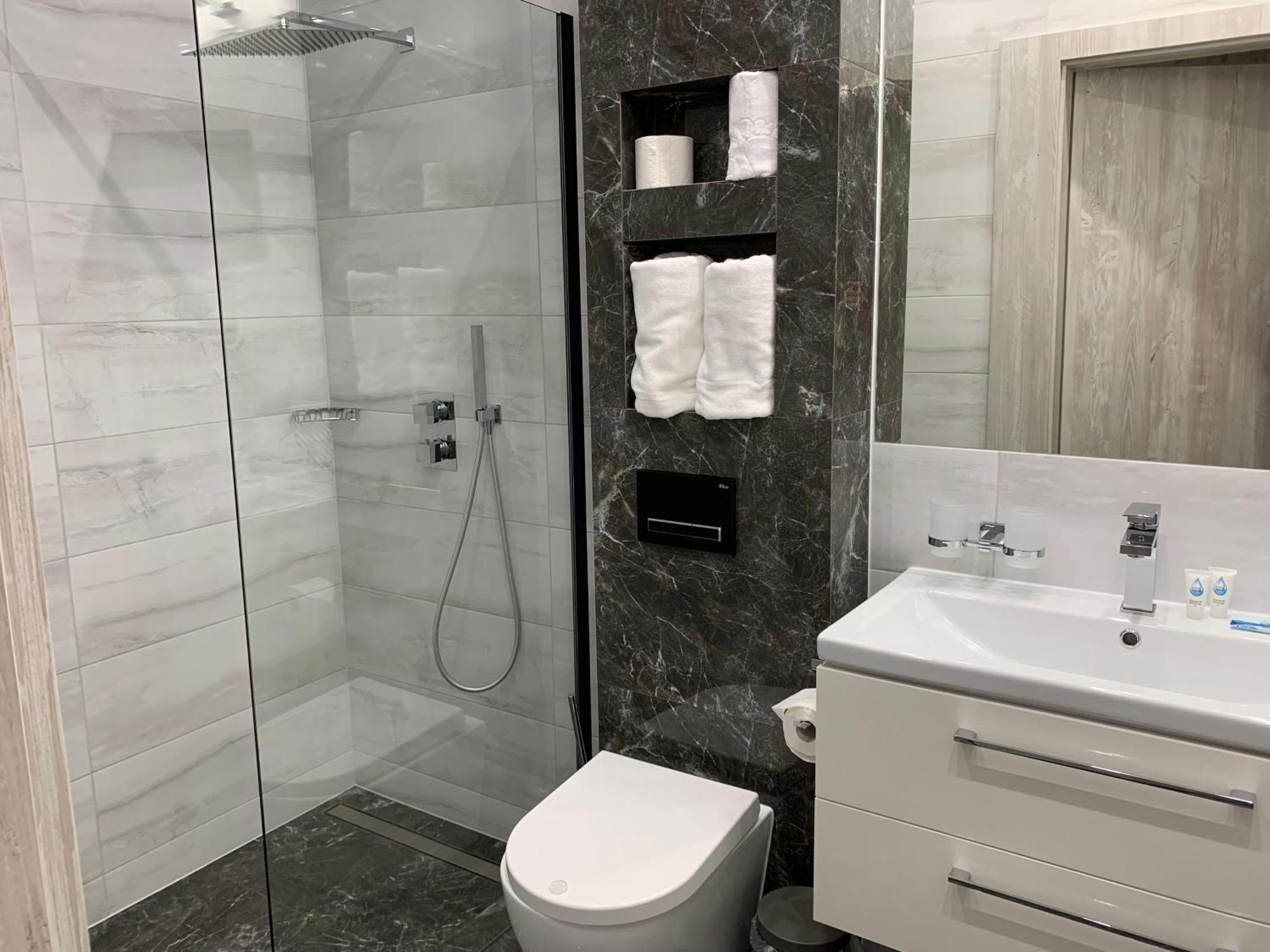 Piramida Aparthotel Болеславец Екстериор снимка
