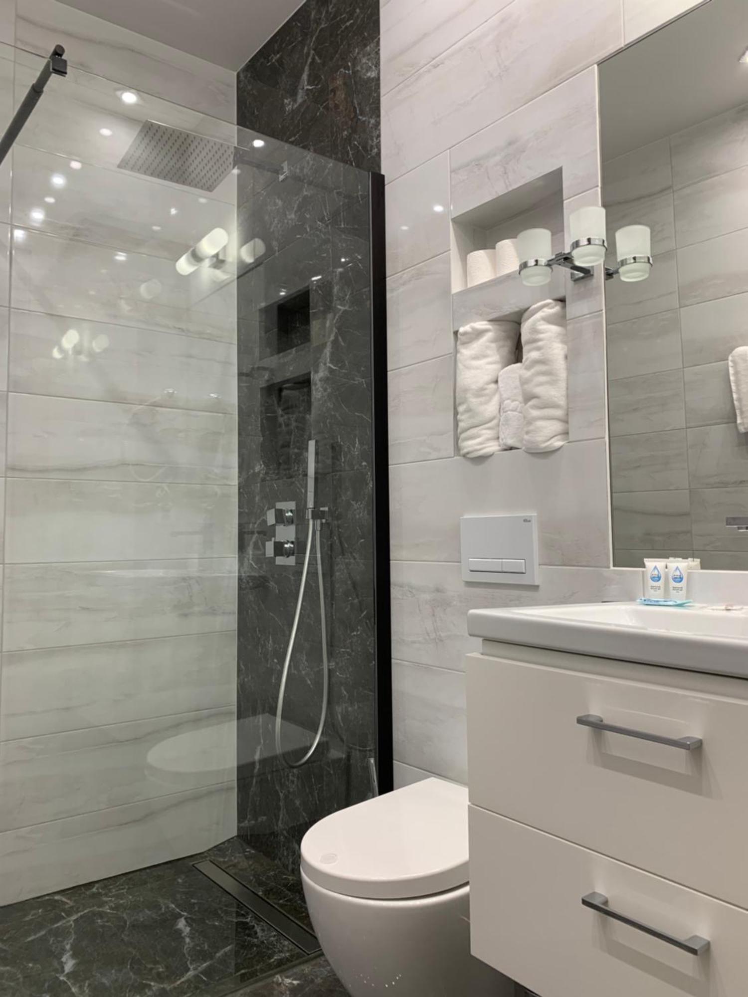 Piramida Aparthotel Болеславец Екстериор снимка