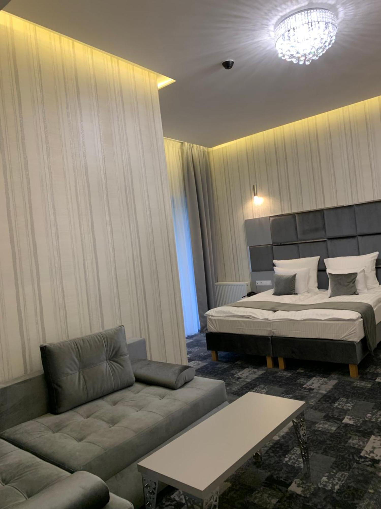 Piramida Aparthotel Болеславец Екстериор снимка