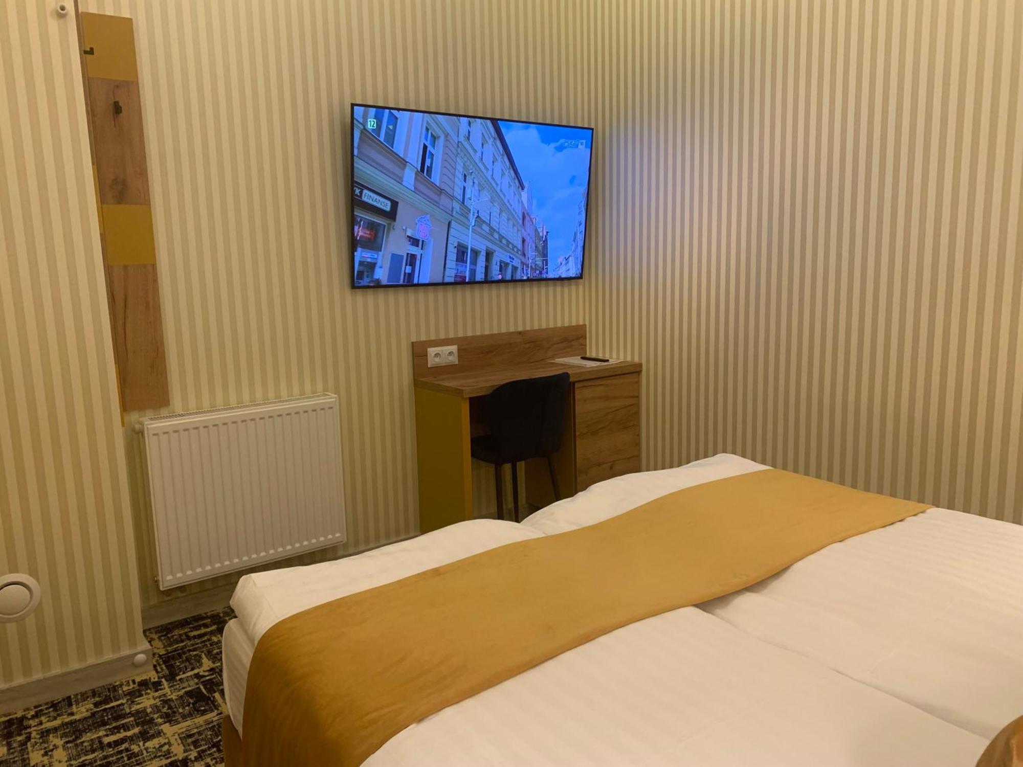 Piramida Aparthotel Болеславец Екстериор снимка