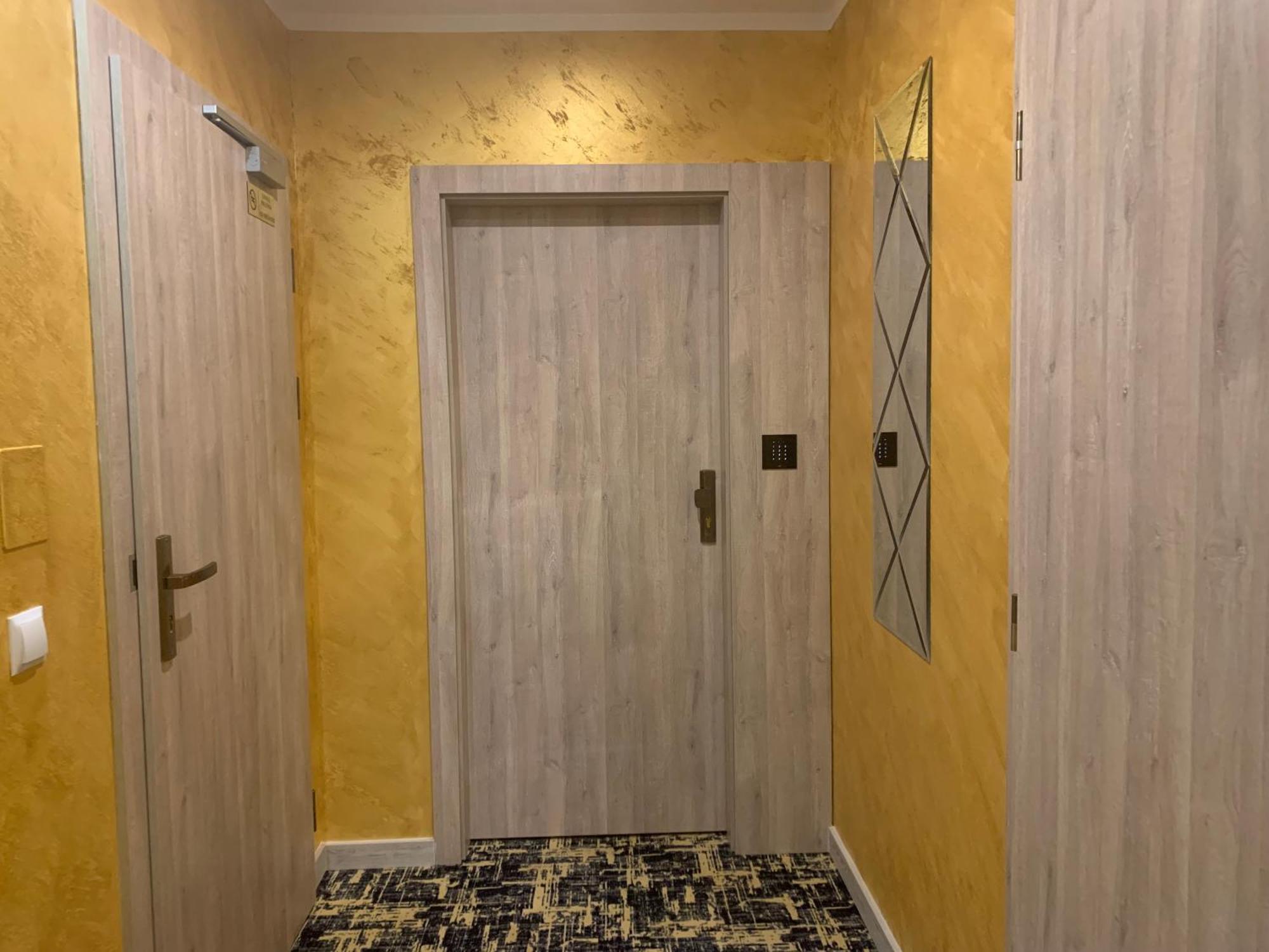 Piramida Aparthotel Болеславец Стая снимка