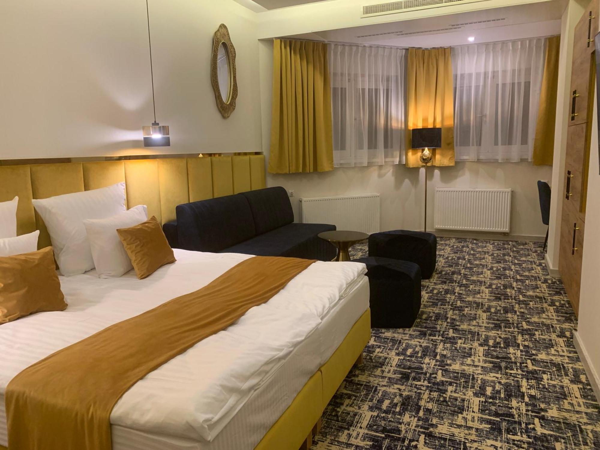 Piramida Aparthotel Болеславец Екстериор снимка