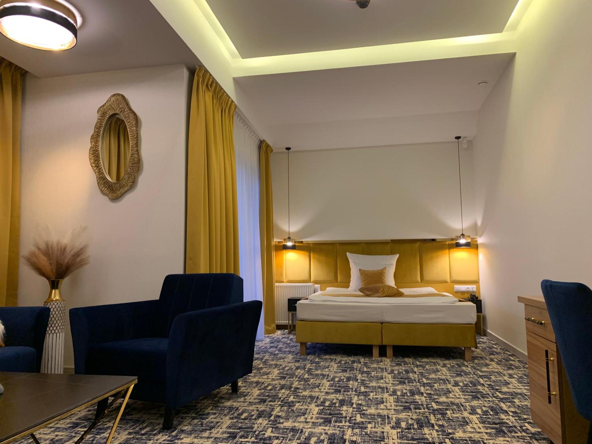 Piramida Aparthotel Болеславец Екстериор снимка