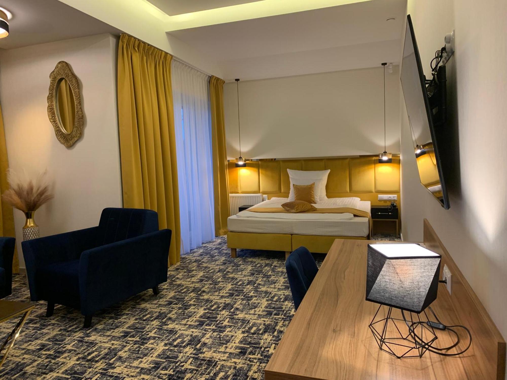 Piramida Aparthotel Болеславец Екстериор снимка