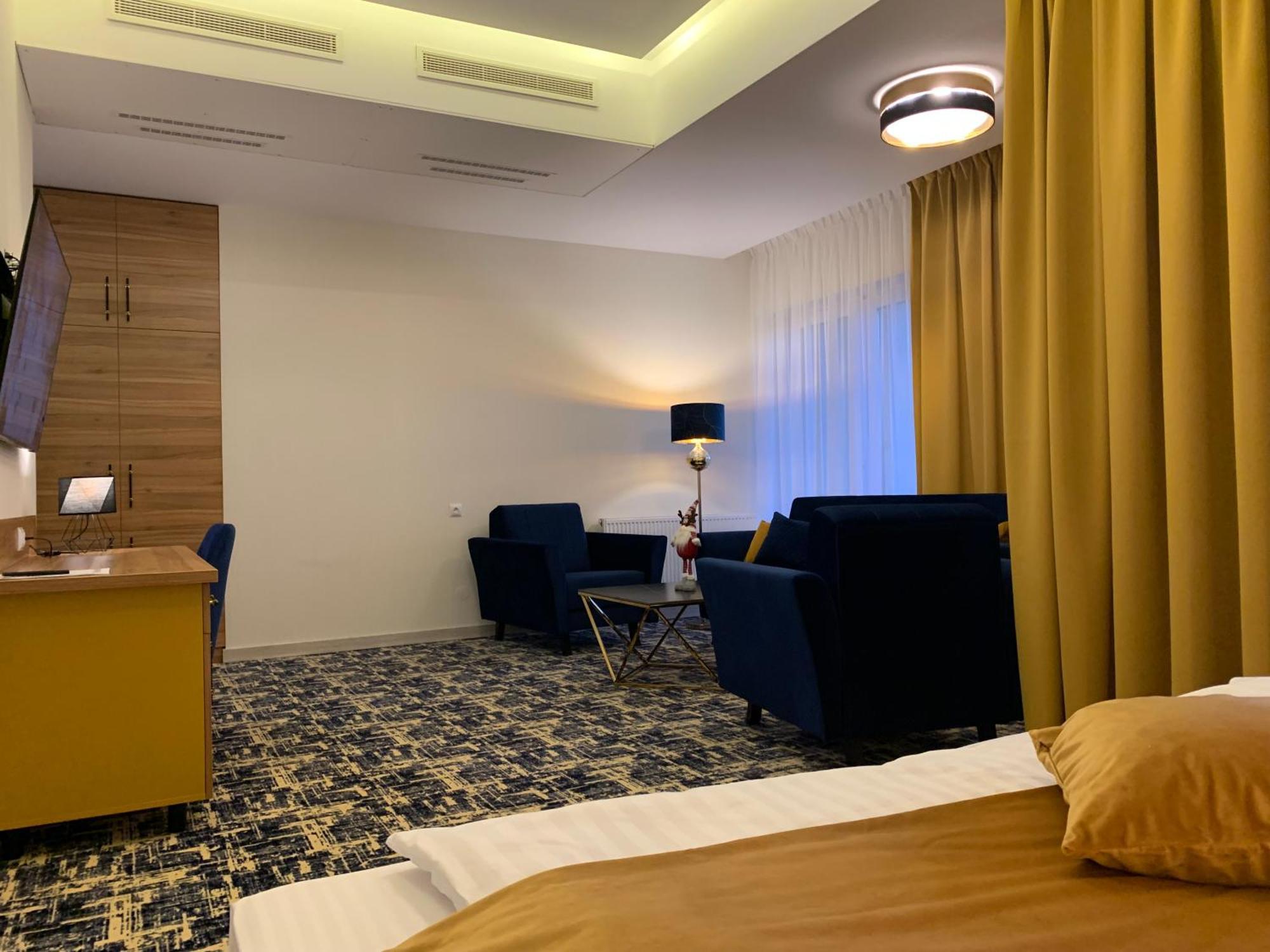 Piramida Aparthotel Болеславец Екстериор снимка