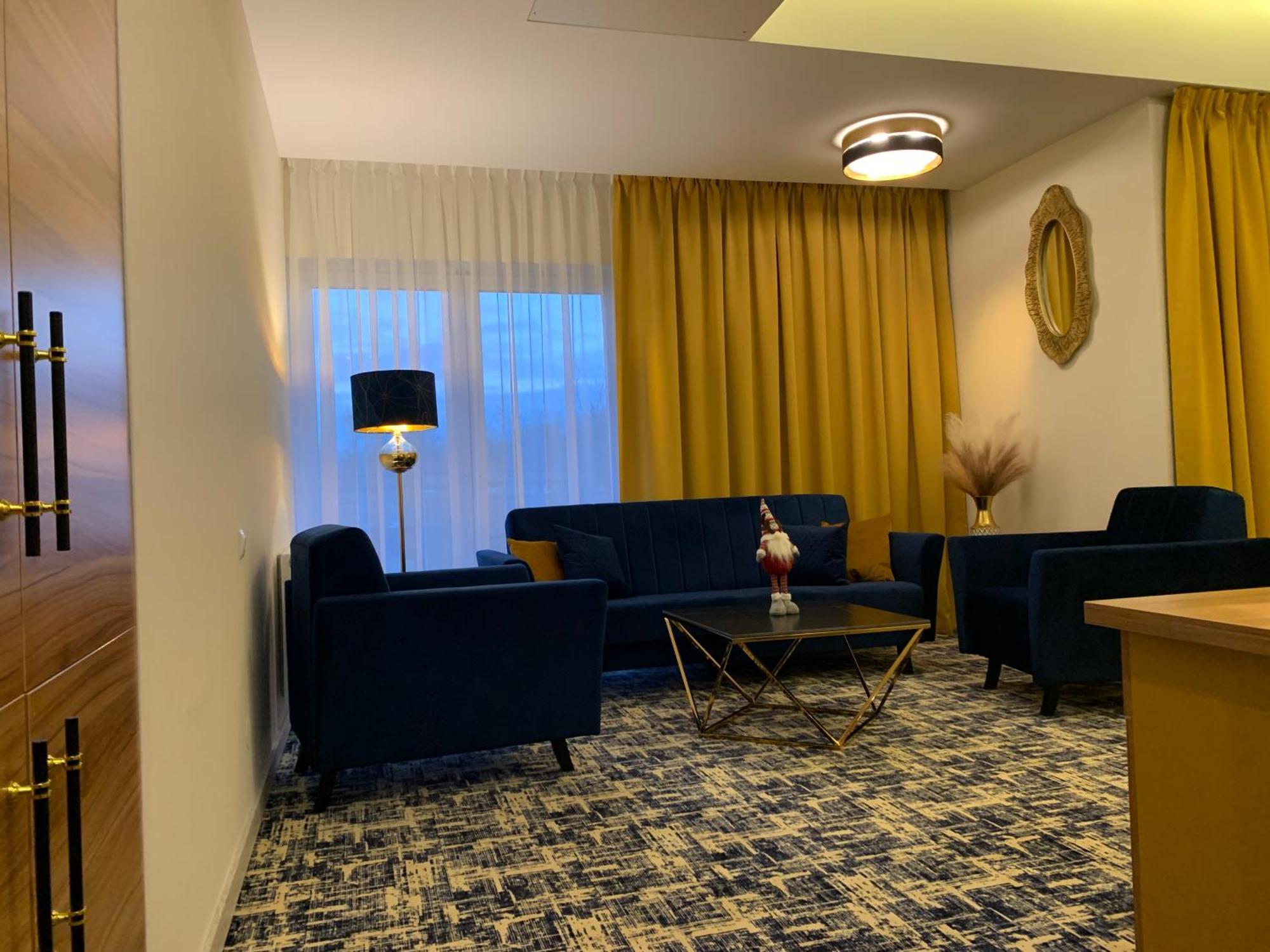 Piramida Aparthotel Болеславец Екстериор снимка