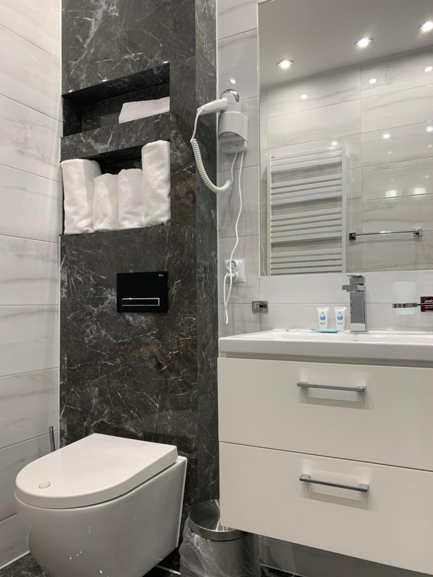 Piramida Aparthotel Болеславец Екстериор снимка