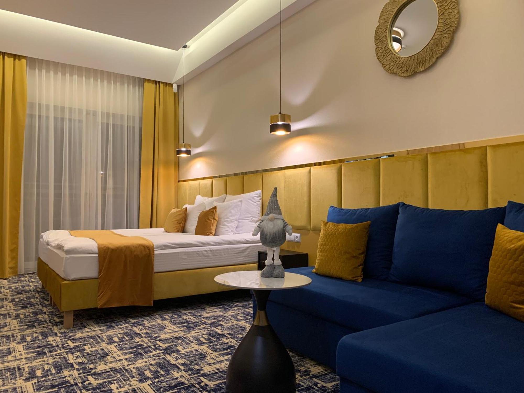 Piramida Aparthotel Болеславец Екстериор снимка