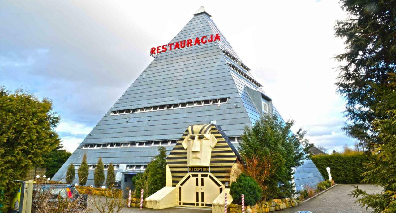 Piramida Aparthotel Болеславец Екстериор снимка